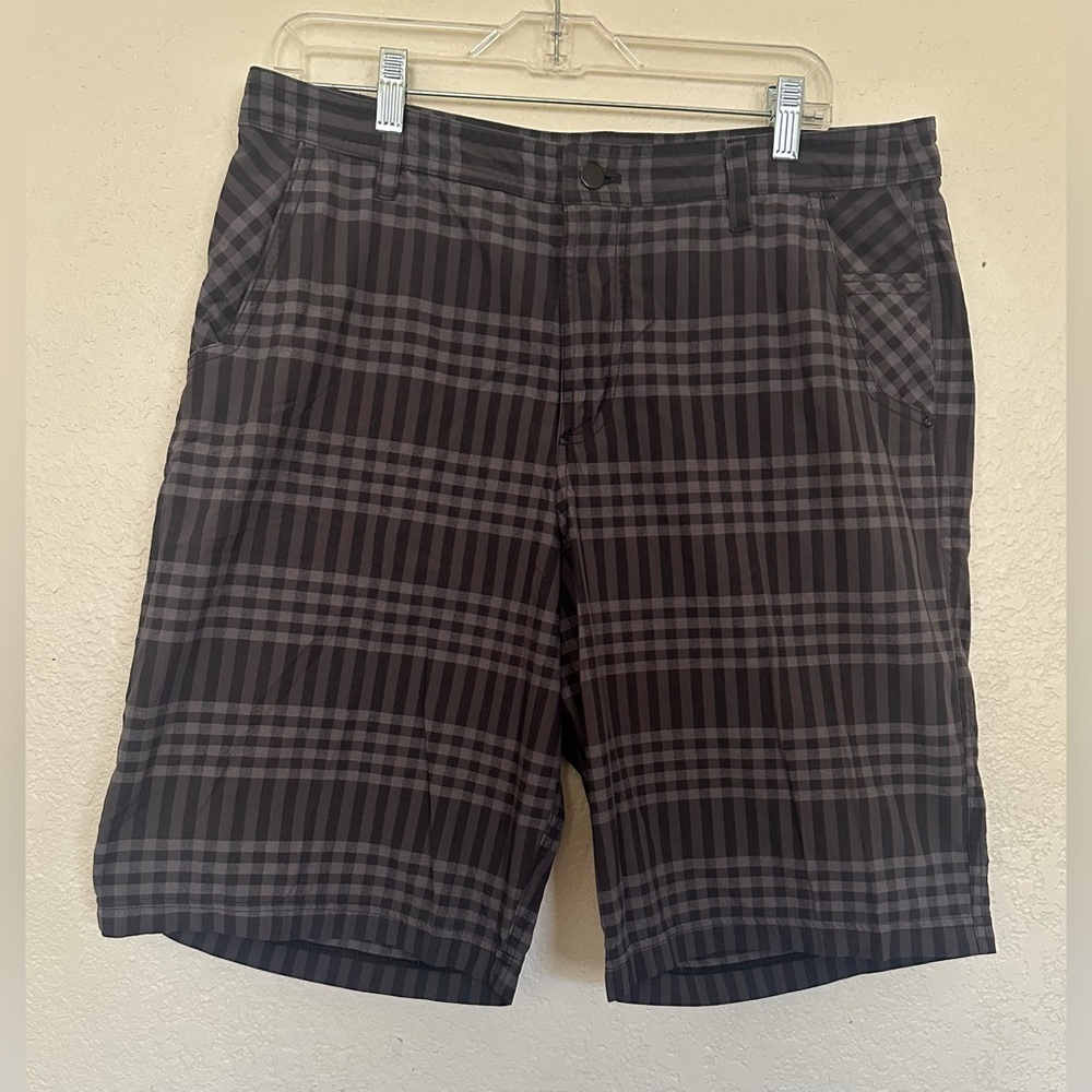 Lululemon Mens Size 36 Black Checked Plaid Golf Short Casual Athletic - Picture 1 of 12